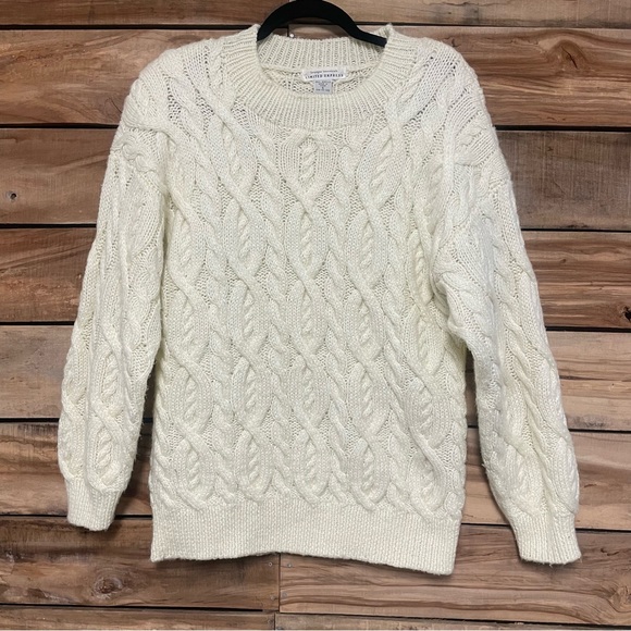 Vintage Sweaters - the perfect Rory Gilmore sweater cableknit cream vintage size small oversized